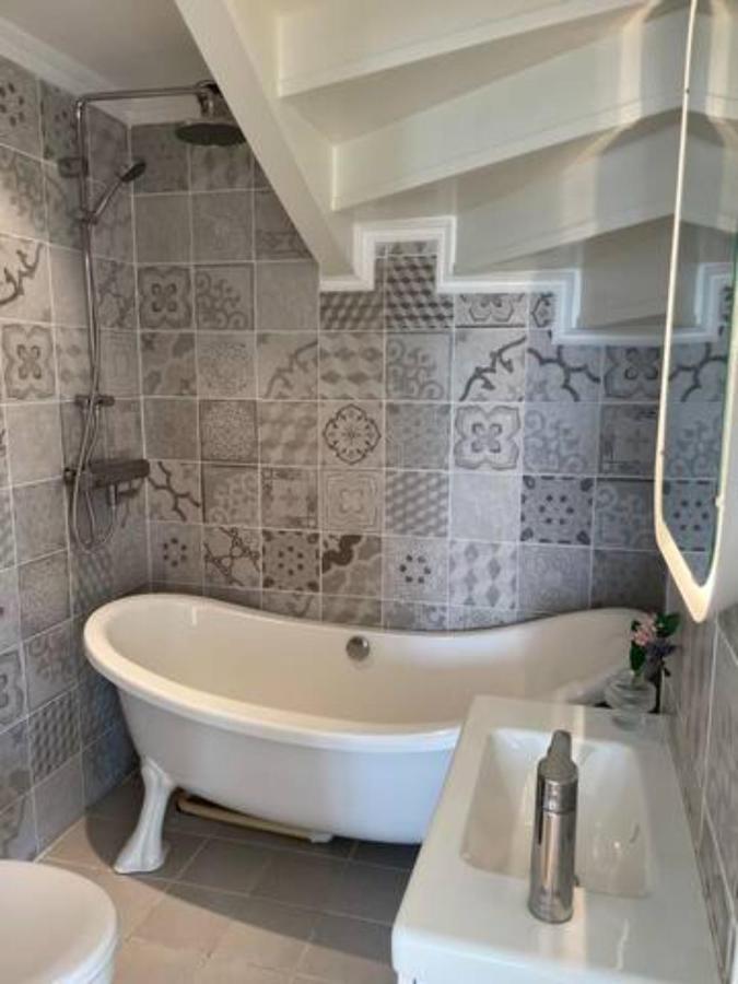 Sunnansjo Gard Guest House Katrineholm Bagian luar foto
